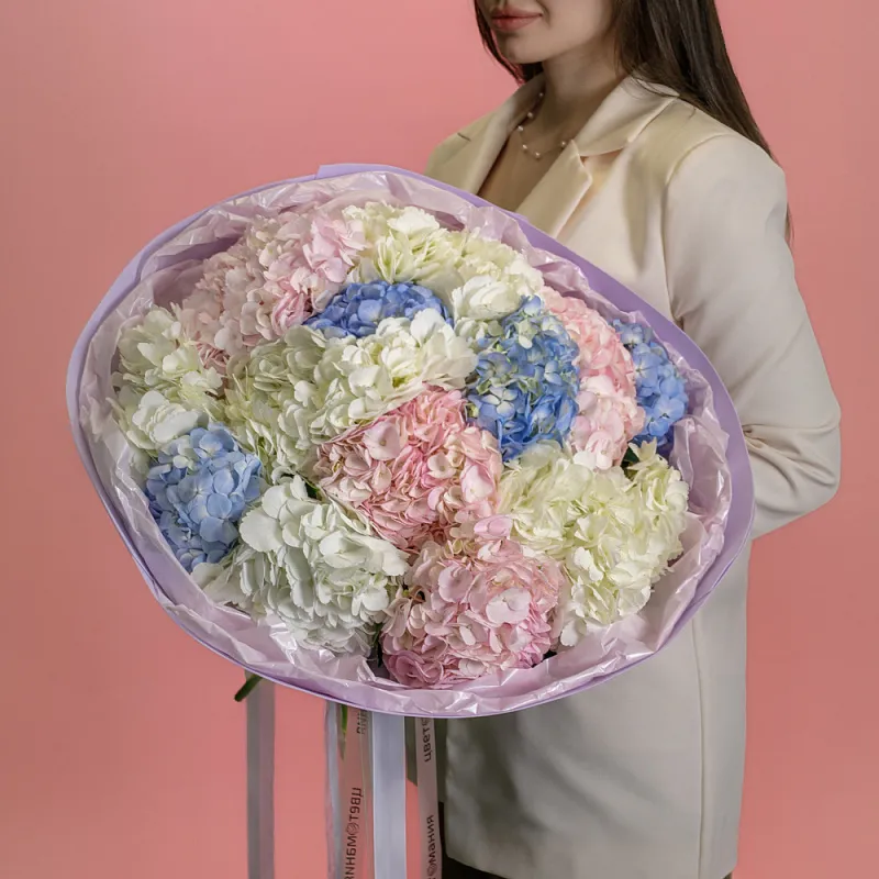 Букет из 15 гортензий микс (Колумбия)