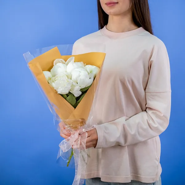 Купить Букет из 6 белых пионов (Премиум) в  с бесплатной доставкой: цена, фото, описание