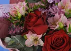 Купить Букет «Впечатление» из диантусов, альстромерий и красных роз в  с бесплатной доставкой: цена, фото, описание
