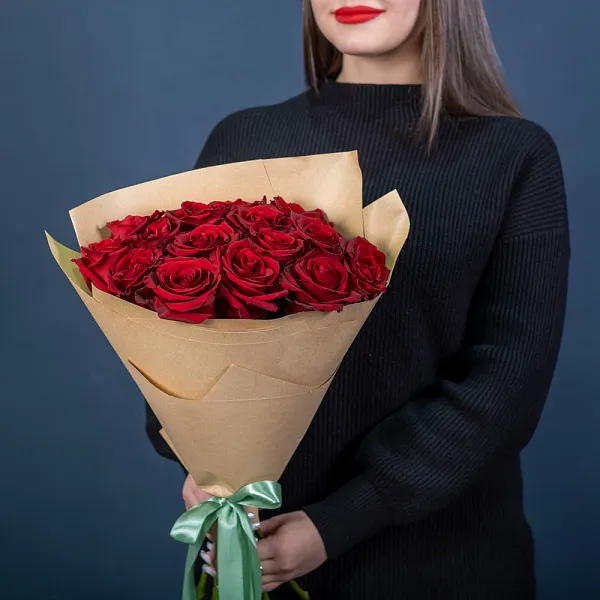 Купить Розы в крафте в  с бесплатной доставкой: цена, фото, описание