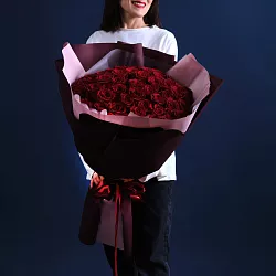 Купить Букет из 51 красной розы 60-70 см (Эквадор) в Санкт-Петербурге с бесплатной доставкой: цена, фото, описание