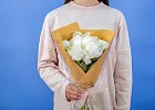 Купить Букет из 6 белых пионов (Премиум) в  с бесплатной доставкой: цена, фото, описание