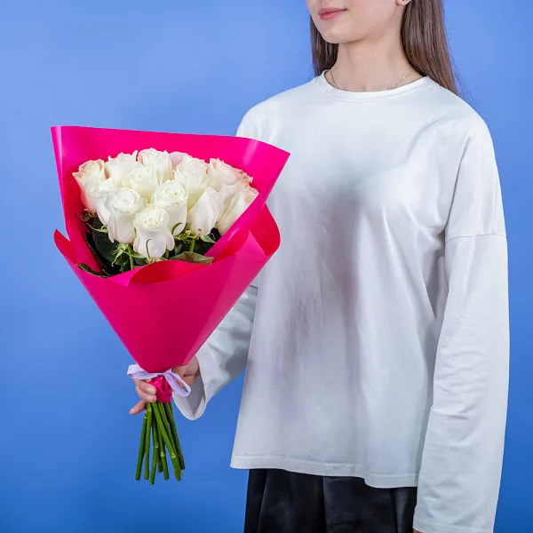 Купить Букет из 13 белых роз 50 см (Эквадор) в  с бесплатной доставкой: цена, фото, описание
