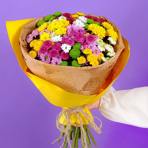 Разноцветный букет цветов из хризантемы купить недорого в интернет-магазине  с доставкой в СПб - Цветомания