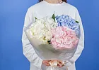 Купить Букет из 3 гортензий микс в  с бесплатной доставкой: цена, фото, описание