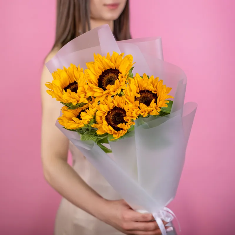 Букет из 5 подсолнухов