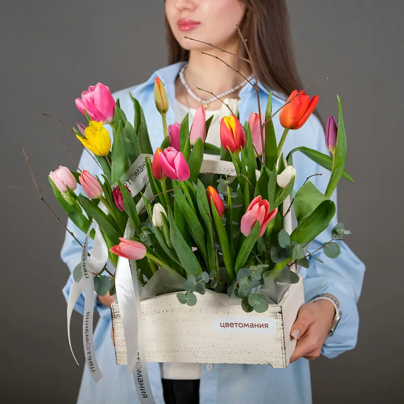 Композиция в ящике «Весенняя свежесть»