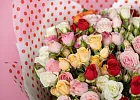 Купить Букет «25 кустовых роз микс» (Кения) в  с бесплатной доставкой: цена, фото, описание
