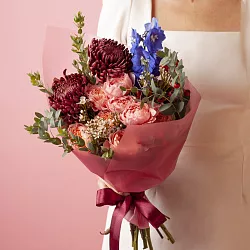 Купить Букет «Альмодовар» с кустовой розой размер S в Санкт-Петербурге с бесплатной доставкой: цена, фото, описание