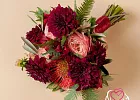 Купить Букет невесты из бордовых георгинов и роз в  с бесплатной доставкой: цена, фото, описание