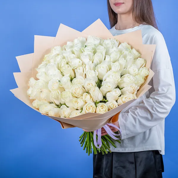 Купить Букет из 80 белых роз 50 см (Эквадор) в  с бесплатной доставкой: цена, фото, описание