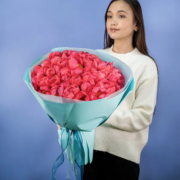 Купить Букет из 35 коралловых пионов (Премиум) в  с бесплатной доставкой: цена, фото, описание