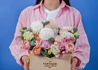 Купить Композиция в деревянном ящике «Приятный сюрприз» в  с бесплатной доставкой: цена, фото, описание