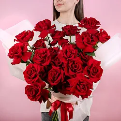 Купить Букет из 25 красных французских роз в  с бесплатной доставкой: цена, фото, описание