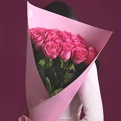 Купить Букет из 25 розовых роз 70 см в Санкт-Петербурге с бесплатной доставкой: цена, фото, описание