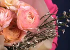Купить Букет из ранункулюсов в  с бесплатной доставкой: цена, фото, описание