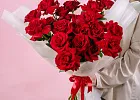 Купить Букет из 25 красных французских роз в  с бесплатной доставкой: цена, фото, описание