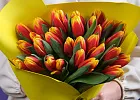 Купить Букет 35 красно-желтых тюльпанов в Санкт-Петербурге с бесплатной доставкой: цена, фото, описание