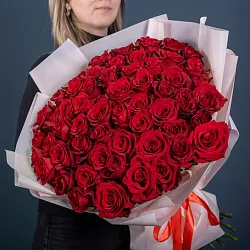Купить Букет из 55 роз в  с бесплатной доставкой: цена, фото, описание