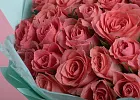 Купить Букет «51 коралловая роза Кения» в  с бесплатной доставкой: цена, фото, описание