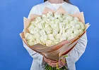 Купить Букет из 60 белых роз 50 см (Эквадор) в  с бесплатной доставкой: цена, фото, описание