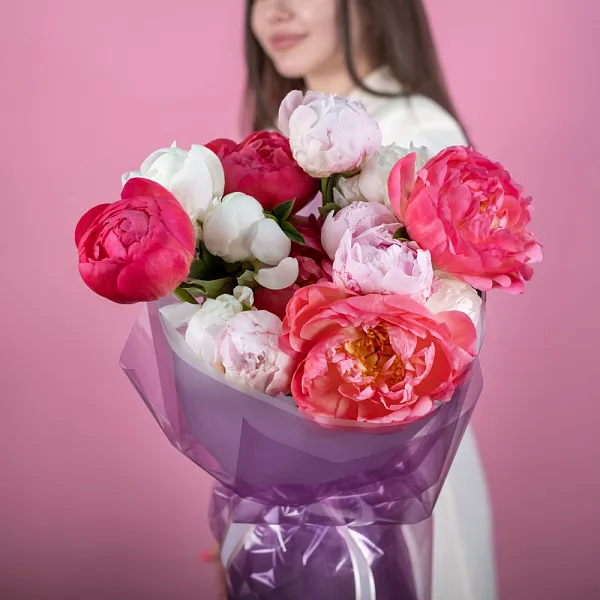Купить Букет из 15 пионов микс (Премиум) в  с бесплатной доставкой: цена, фото, описание