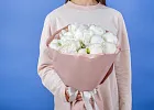 Купить Букет из 13 белых пионов (Премиум) в  с бесплатной доставкой: цена, фото, описание