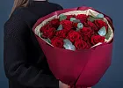 Купить Букет из 15 красных роз 50 см с эвкалиптом в  с бесплатной доставкой: цена, фото, описание