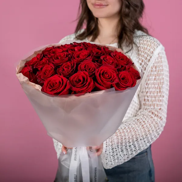 Купить Букет из 25 красных роз 40-50 см (Эквадор) в  с бесплатной доставкой: цена, фото, описание