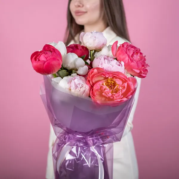 Купить Букет из 15 пионов микс (Премиум) в  с бесплатной доставкой: цена, фото, описание