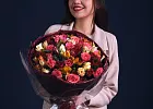 Купить Букет «51 роза Кения с альстромерией» в  с бесплатной доставкой: цена, фото, описание