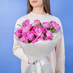 Купить Букет из 25 малиновых пионов (Премиум) в  с бесплатной доставкой: цена, фото, описание