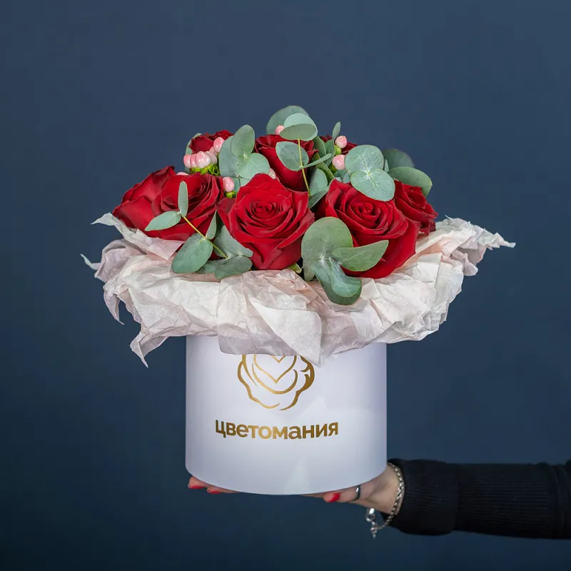 Букет красных роз в коробке