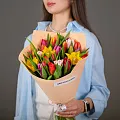 Букет из 25 тюльпанов микс в упаковке