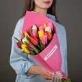 Букет из 15 тюльпанов микс в упаковке