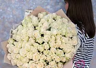 Купить Букет из 101 белой розы 60 см (Россия) в  с бесплатной доставкой: цена, фото, описание