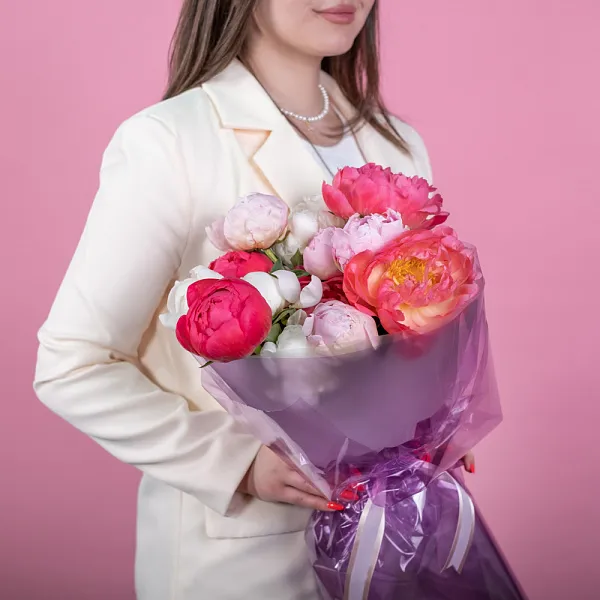 Купить Букет из 15 пионов микс (Премиум) в  с бесплатной доставкой: цена, фото, описание