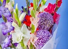 Купить Букет из 11 гладиолусов микс с экзотикой в  с бесплатной доставкой: цена, фото, описание