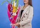Купить Букет из 7 гладиолусов микс в упаковке в  с бесплатной доставкой: цена, фото, описание