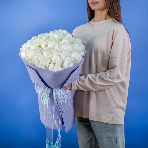 Купить Букет из 30 белых пионов (Премиум) в  с бесплатной доставкой: цена, фото, описание