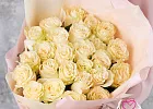 Купить Букет из 25 белых роз 60-70 см (Эквадор) в упаковке в Санкт-Петербурге с бесплатной доставкой: цена, фото, описание