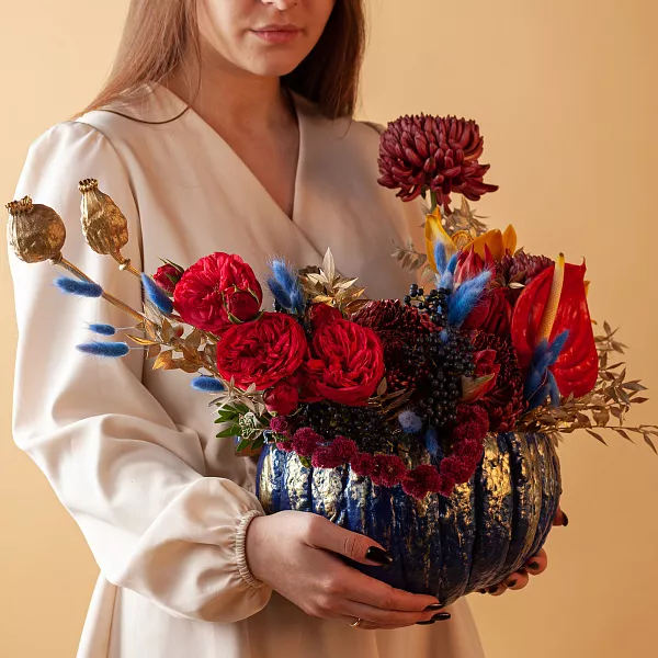 Купить Композиция в тыкве «Синяя птица» в  с бесплатной доставкой: цена, фото, описание