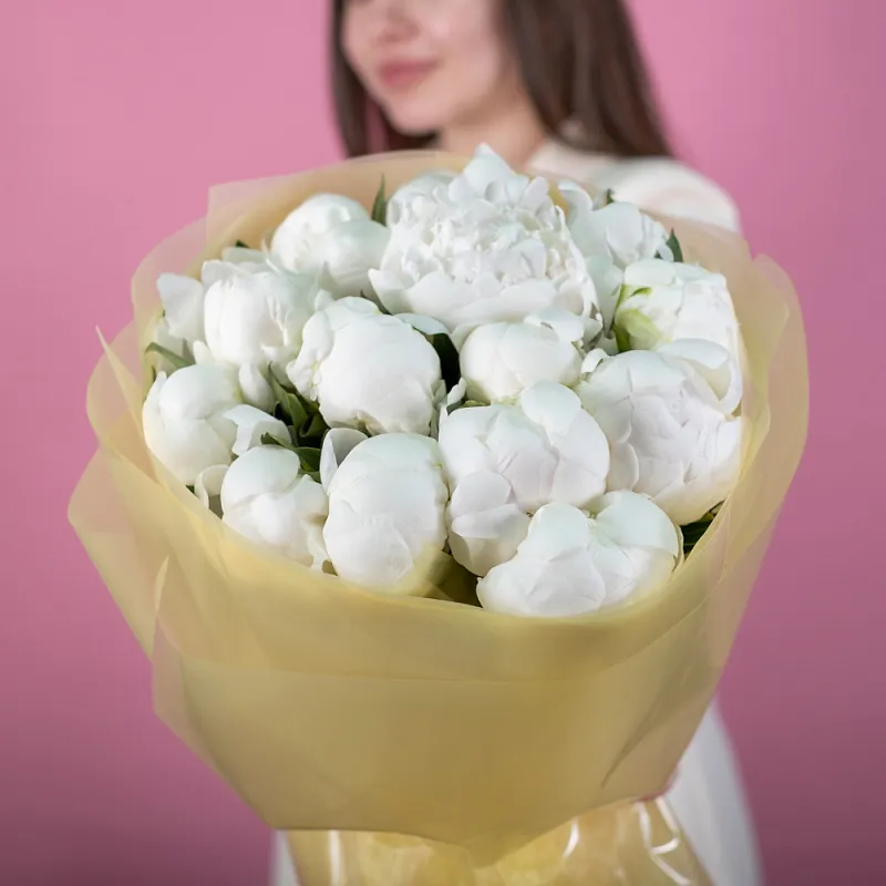 Букет из 15 белых пионов (Премиум)