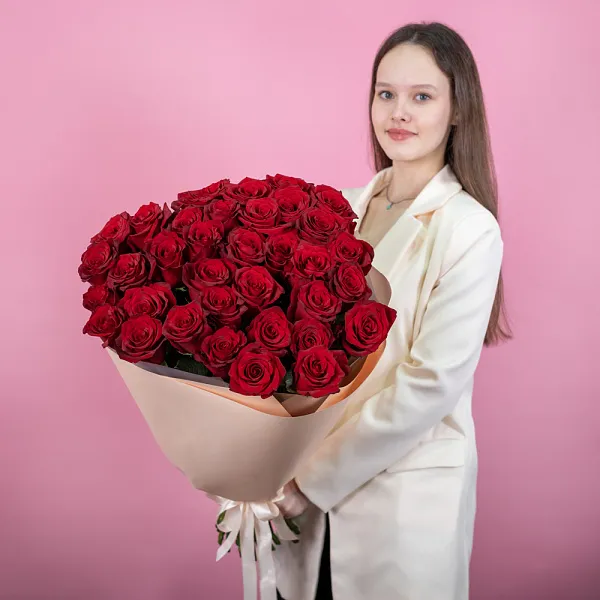 Купить Букет из 35 красных роз 60-70 см (Эквадор) в  с бесплатной доставкой: цена, фото, описание