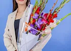 Купить Букет из 9 гладиолусов микс в упаковке в  с бесплатной доставкой: цена, фото, описание