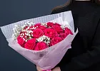 Купить Букет из розовых роз с гипсофилами в  с бесплатной доставкой: цена, фото, описание