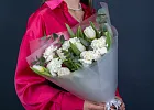 Купить Букет из белых тюльпанов и диантусов в  с бесплатной доставкой: цена, фото, описание