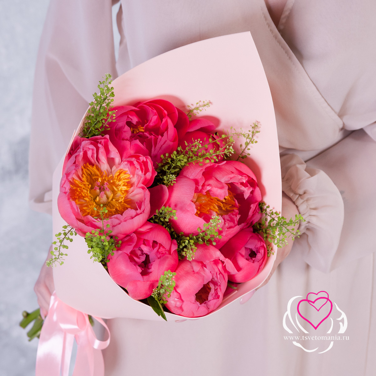 Букет из 7 коралловых пионов (Премиум) с тиласпией