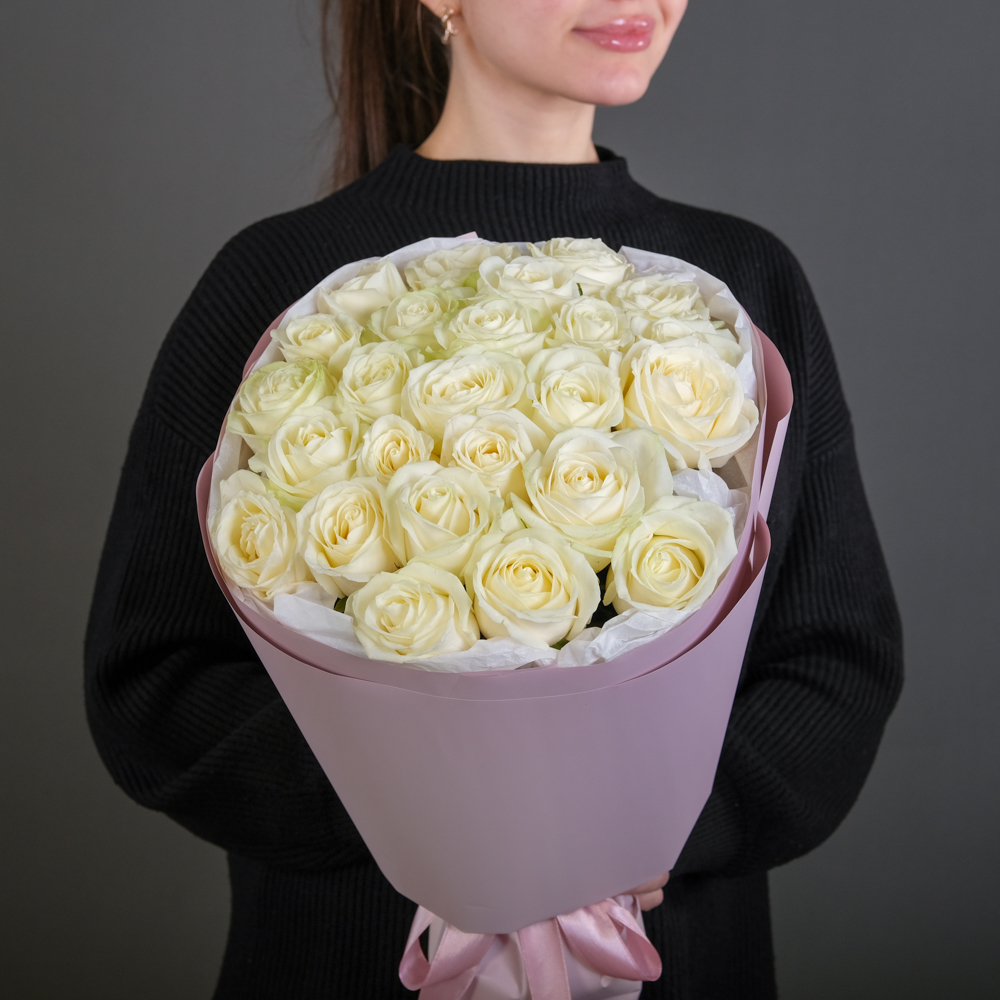 Букет из 25 белых роз 60 см (Россия) в упаковке