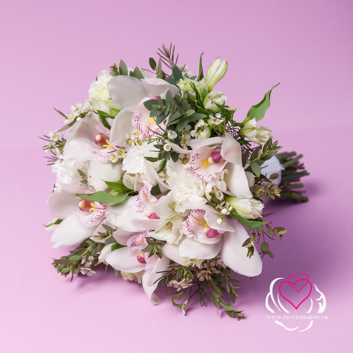 Букет невесты из орхидей, эустомы и хамелациума